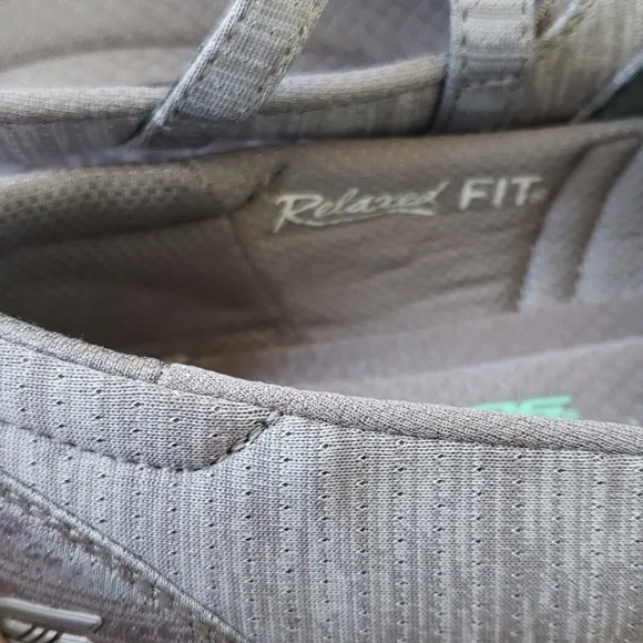 SKECHERS SLIP-ONS - Picture 4 of 10